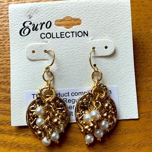 ✨3 for $13✨NWT gold dangling earrings